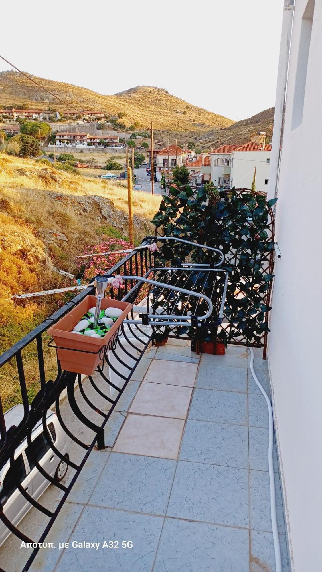 Kostas Studios Apartments - Ενοικιαζόμενα Δωμάτια Με Κουζινάκι Myrina Exterior photo